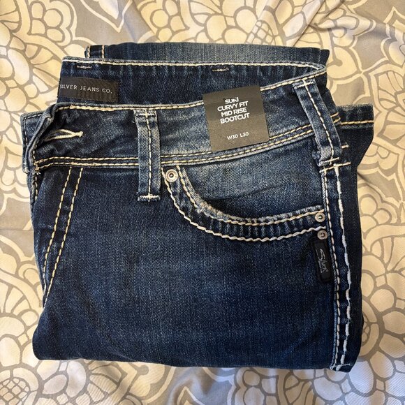 Silver Suki Curvy Fit Mid Rise Bootcut Jeans - Picture 3 of 4